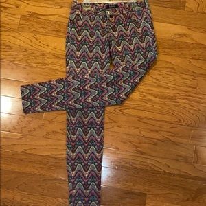 NEVER WORN SIZE 3 PATTERN PANTS